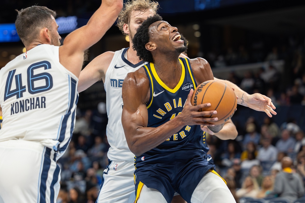 James Wiseman, jugando con los Indiana Pacers.