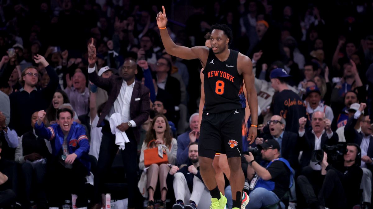 OG Anunoby celebra un triple.